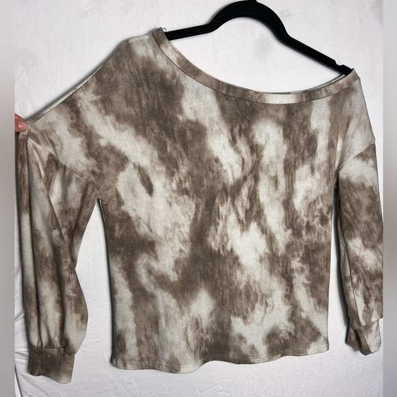 off the shoulder lelis collections long sleeve tee / sweater - Picture 1 of 4
